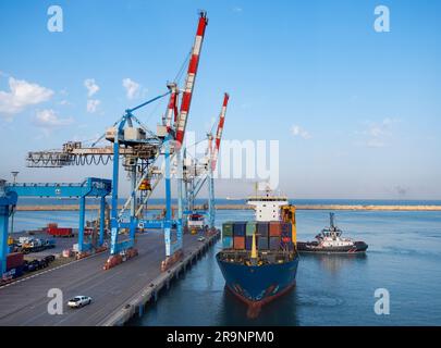 L'antica Ashdod è ora la sesta città più grande di Israele. Situato sulla costa mediterranea, è diventato uno dei più importanti centri industriali Foto Stock