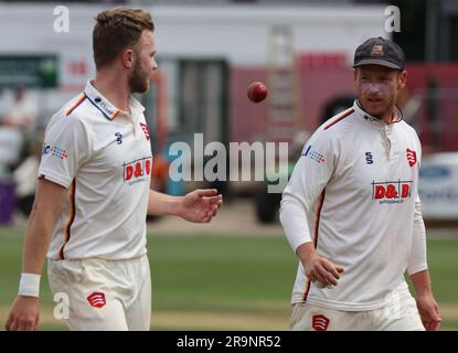 Simon Cook di L-R Essex e Tom Westley di Essex durante il match LV=County Championship - Division One Day 3 of 4 tra Essex e Warwickshire a Th Foto Stock