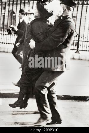 Emmeline Pankhurst, attivista per il suffragio femminile arrestata a Buckingham Palace. Foto Stock