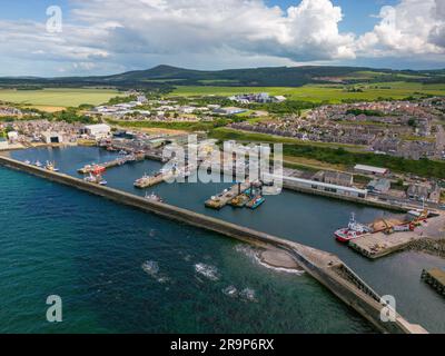 Foto aerea di Buckie con drone. Buckie è una città portuale di Moray, in Scozia. Foto Stock