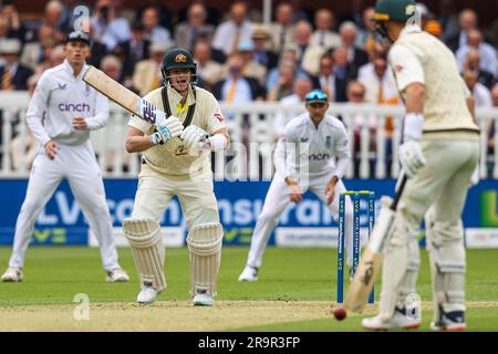 Londra, Inghilterra. 28 giugno 2023. Steve Smith australiano durante il secondo test di Ashes a Londra. Il credito fotografico dovrebbe leggere: Ben Whitley/Alamy Live News. Foto Stock