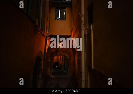 Rue Obscure en Villefrance sur mer - Costa Azzurra Foto Stock