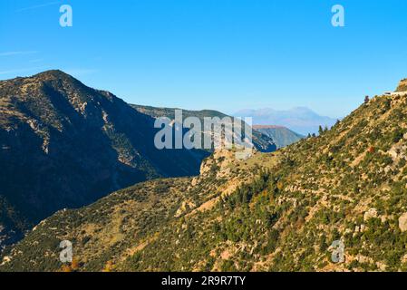 Paesaggio montano in Grecia durante il sole Foto Stock