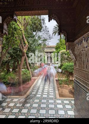 MARRAKECH, MAROCCO - 19 APRILE 2023 - antico palazzo orientale di Bahia nella medina di Marrakech, Marocco Foto Stock