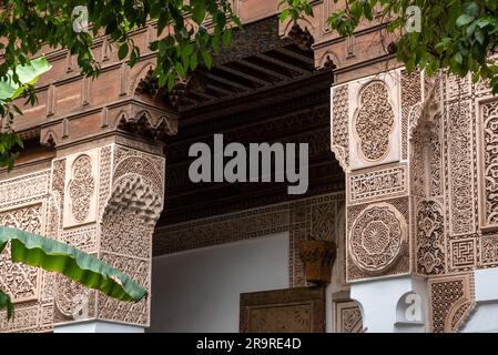 MARRAKECH, MAROCCO - 19 APRILE 2023 - antico palazzo orientale di Bahia nella medina di Marrakech, Marocco Foto Stock