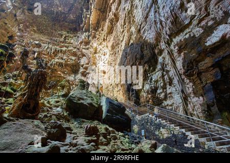 Grotte Di Castellana, Puglia, Italia. Sorgono a meno di due chilometri dalla città nel sud-est di Murge a 330 m.s.l.m. forma di altopiano calcareo Foto Stock