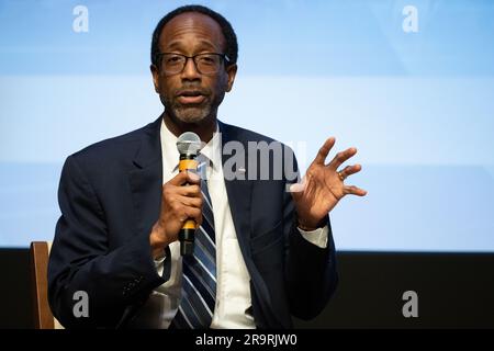 Clayton Turner, direttore del Langley Research Center della NASA, ha risposto alle domande durante una discussione dal titolo "A Space for Us All" allo Smithsonian National Museum of African American History and Culture for Black History Month il 10 febbraio 2023, a Washington, D.C. Foto Stock
