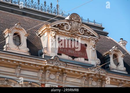 Ginevra, Svizzera - 25 marzo 2022: Edificio della Scuola di Arti industriali, Boulevard James-Fazy, inaugurato nel 1878. Foto Stock