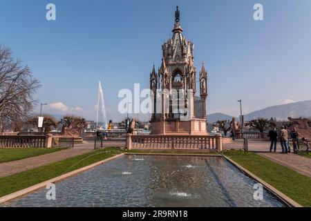 Ginevra, Svizzera - 25 marzo 2022: Il monumento di Brunswick è un mausoleo costruito nel 1879 nel Jardin des Alpes per commemorare Carlo II, duca di BR Foto Stock
