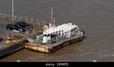 Tilbury, Essex, Inghilterra, Regno Unito. Giugno 2023. Il traghetto passeggeri da Gravesend a Tilbury Foot lungo il molo di Tilbury. Foto Stock