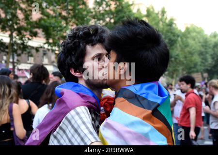 Madrid, Madrid, Spagna. 28 giugno 2023. Diversi gruppi si dirigono per le strade di Madrid per rivendicare le rivolte di Stonewall e contro il capitalismo che ha preso il controllo della dimostrazione di stato (Credit Image: © Richard Zubelzu/ZUMA Press Wire) SOLO USO EDITORIALE! Non per USO commerciale! Foto Stock