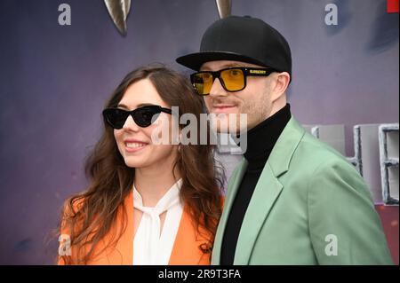 Londra, Regno Unito. Giugno 28 2023. Julia Varvara e Adam Morse partecipano alla premiere britannica della stagione 3 di THE WITCHER presso l'Now Building, Centre Point, St Giles Square, Londra, Regno Unito. Credito: Vedere li/Picture Capital/Alamy Live News Foto Stock