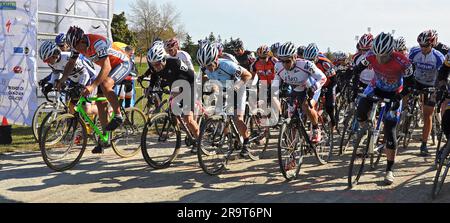 Toronto, Ontario / Canada - 17 ottobre 2009: Ciclisti pronti all'azione Foto Stock