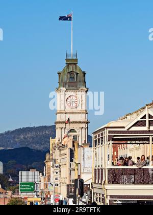 Ballarat Australia / la vista lungo Sturt Street, la strada principale di Ballarat. Sturt Street è uno dei quartieri più antichi di Ballarat. Ha una varietà di negozi al dettaglio Foto Stock