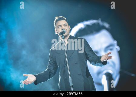 28 giugno 2023, Napoli, Italia: Il cantante italiano Tiziano ferro si esibisce dal vivo allo Stadio Maradona di Napoli con il suo TZN2023 Tour. (Immagine di credito: © Paola Visone/Pacific Press via ZUMA Press Wire) SOLO USO EDITORIALE! Non per USO commerciale! Foto Stock