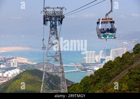 Hong Kong, Cina - marzo 27 2014: Il Ngong Ping 360 è una cabinovia sull'isola di Lantau a Hong Kong. Foto Stock