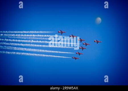 GB - DEVON: Visualizzazione delle frecce rosse RAF all'English Riviera Airshow di Edmund Nagele FRPS Foto Stock