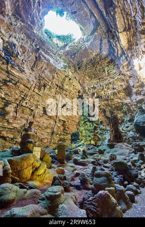 Grotte Di Castellana, Puglia, Italia. Sorgono a meno di due chilometri dalla città nel sud-est di Murge a 330 m.s.l.m. forma di altopiano calcareo Foto Stock