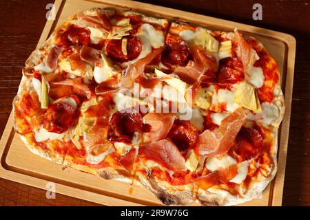 tradizionale prosciutto di maiale italiano e mozzarella di chorizo Foto Stock