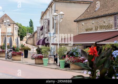 Piazza della città Santenay Cote-d ore Francia Foto Stock