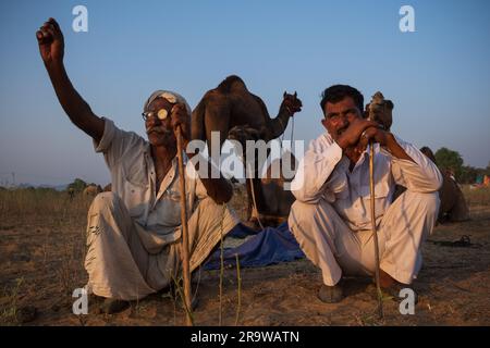 I pastori di cammelli Rabari alla Pushkar Camel Fair, India Foto Stock