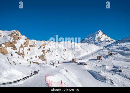 Pista da sci nella stazione sciistica di Macugnaga Foto Stock