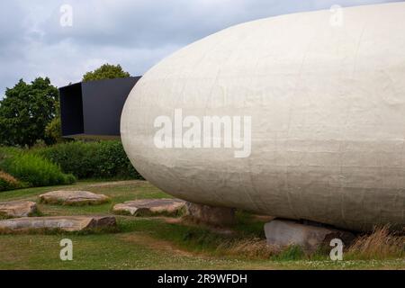 Il padiglione Radić a Hauser & Wirth Somerset, progettato dall architetto cileno Smiljan Radić, Foto Stock
