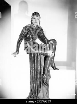 GRETA GARBO interpreta Mata Hari Ritratto di CLARENCE SINCLAIR BULL pubblicità per MATA HARI 1931 regista GEORGE FITZMAURICE abito / costume di Gilbert Adrian Metro Goldwyn Mayer (MGM) Foto Stock