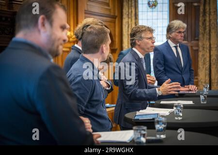 GRONINGEN - formateur Ard van der Tuuk durante la presentazione dell'accordo generale e della relativa divisione portafoglio dell'Esecutivo Provinciale di Groninga nella casa provinciale. ANP JILMER POSTMA netherlands Out - belgium Out Foto Stock