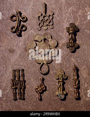 Belle arti, paesi, Ghana, pesi d'oro degli Ashanti, ornamenti con spirali e nodi, colata di ottone, COPYRIGHT DELL'ARTISTA NON DEVONO ESSERE CANCELLATI Foto Stock