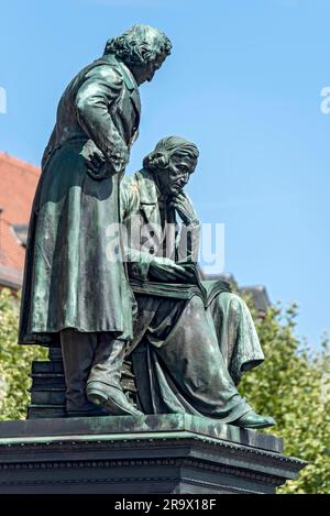 Monument Brothers Jakob and Wilhelm Grimm, Brothers Grimm Monument, German Studies, Fairy Tales, doppia statua in bronzo di Syrius Eberle Foto Stock