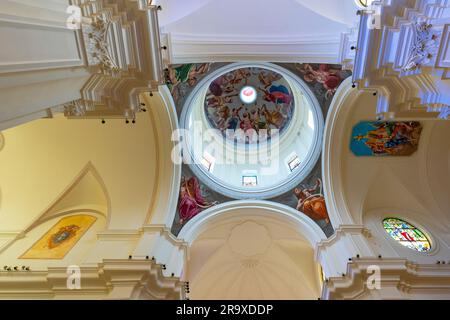 Cupola dipinta nella Cattedrale di San Nicola di Myra, a noto in Sicilia, Italia. La sua costruzione, nello stile del barocco siciliano, iniziò nell'orecchio Foto Stock