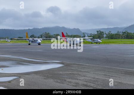 Noumea, nuova Caledonia: 2 giugno 2023: Aeroplani all'aeroporto di Ouvea Island, Loyalty Islands, nuova Caledonia. Foto Stock
