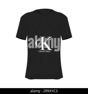 T-shirt mockup con logo Calvin Klein in colore nero. Modello di camicia realistica a maniche corte. Modello t-shirt vuoto con spazio vuoto per il design. CA Illustrazione Vettoriale