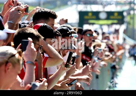 Spielberg, Austria. 29 giugno 2023. Atmosfera del circuito - ventole nei box. Campionato del mondo di Formula 1, Rd 10, Gran Premio d'Austria, giovedì 29 giugno 2023. Spielberg, Austria. Crediti: James Moy/Alamy Live News Foto Stock