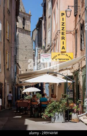 Scena di caffè a Riez Forcalquier Alpes-de-Haute-Provence-Alpes-Cote d'Azur Francia Foto Stock