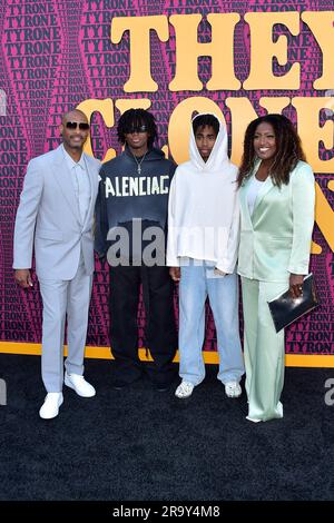 Charles D. King, Noah King, Julian King und Stacey Walker-King bei der Premiere des Netflix Films 'They cloned Tyrone / Sie haben Tyrone geklont' im Hollywood Legion Theater. Los Angeles, 27.06.2023 Foto Stock