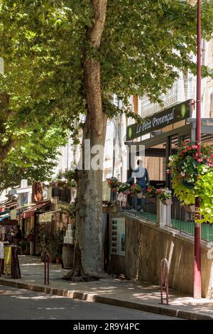 Scena di caffè a Riez Forcalquier Alpes-de-Haute-Provence-Alpes-Cote d'Azur Francia Foto Stock