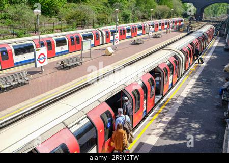 Londra - maggio 2023: Stazione della metropolitana di North Acton, stazione della Piccadilly line nell'area di Ealing nella zona ovest di Londra Foto Stock