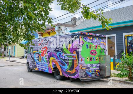 NEW ORLEANS, LOS ANGELES, USA - 24 GIUGNO 2023: Camion Tasty Treat food parcheggiato nel quartiere di Carrollton Foto Stock