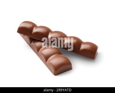 Tavolette di cioccolato su sfondo bianco, primo piano. Cioccolato poroso e arioso. Foto Stock