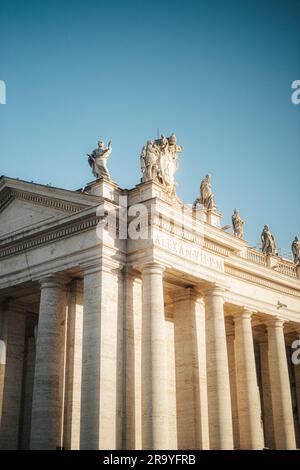 Una foto verticale della Cittadelle Vaticana in una giornata di sole in Vaticano Foto Stock