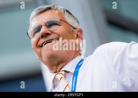 Aquisgrana, Germania. 29 giugno 2023. Sport equestre, salto: CHIO, Coppa delle nazioni. L'allenatore nazionale otto Becker segue il giro dei piloti Wargers. Crediti: Rolf Vennenbernd/dpa/Alamy Live News Foto Stock