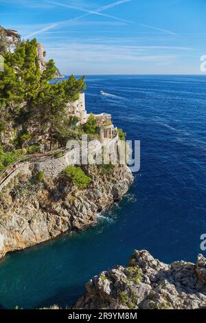 Fiordo di Furore Beach Fjord di Furore visto dal ponte, un insolito bel posto nascosto in provincia di Salerno in Campania Foto Stock