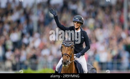 Aquisgrana, Germania. 29 giugno 2023. Sport equestre, salto: CHIO, Coppa delle nazioni. Il pilota tedesco Simone Blum ritira il suo cavallo "DSP Alice". Crediti: Rolf Vennenbernd/dpa/Alamy Live News Foto Stock