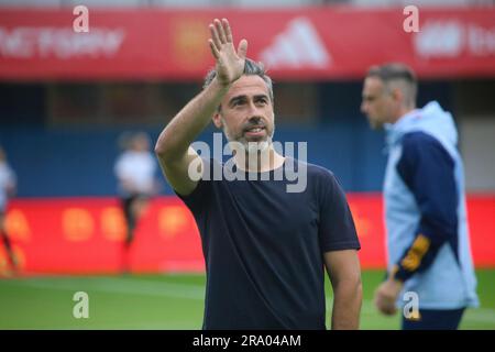 Aviles, Spagna, 30 giugno 2023: L'allenatore spagnolo Jorge Vilda saluta durante l'amichevole tra Spagna e Panama il 30 giugno 2023, allo stadio Roman Suarez Puerta, ad Aviles, in Spagna. Credito: Alberto Brevers / Alamy Live News Foto Stock