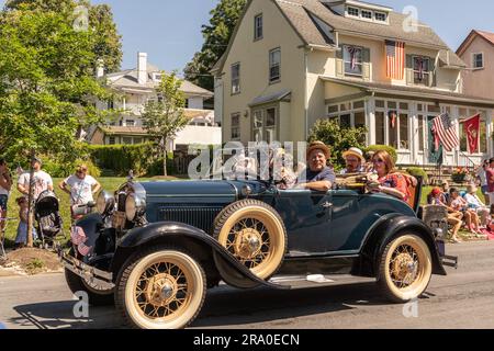 Wyomissing, Pennsylvania – 4 luglio 2022: Old Ford Model A Car in Small Town Fourth of July Parade Foto Stock