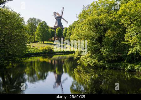 Mulino a vento, Herdentorswallmuehle, città anseatica di Brema, Germania Foto Stock