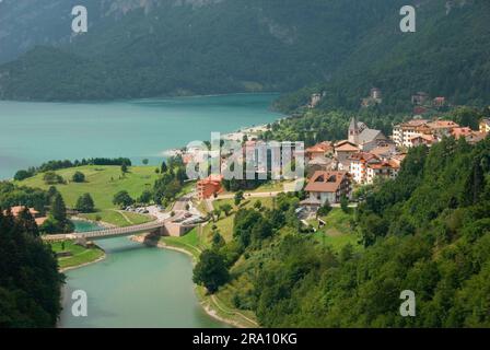 Lago di Molveno, gruppo, gruppo Brenta, Molveno, Trentino-alto Adige, Alto Adige, Italia Foto Stock