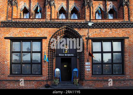 Buergerhaus, ristorante Alter Schwede, casa cittadina del XIV/XV secolo sulla piazza del mercato, Wismar, Meclemburgo-Pomerania Occidentale, Germania Foto Stock